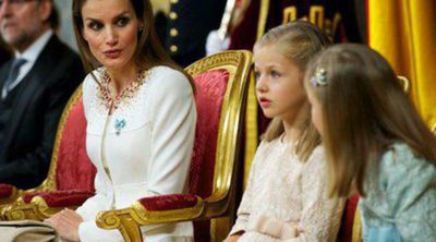 La Reina Letizia, la mejor guía para la Princesa Leonor y la Infanta Sofía en la proclamación del Rey Felipe VI