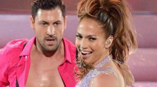 Jennifer Lopez y Maksim Chmerkovskiy coquetean en una discoteca pese a haber desmentido su relación