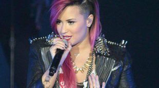 Demi Lovato homenajea a su padre cuando se cumple el primer aniversario de su muerte