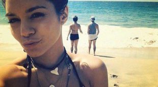Vanessa Hudgens disfruta en Hawai junto a su hermana Stella y su novio Alec Holden