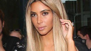 Kim Kardashian luce melena rubia por unas horas