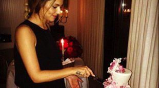 Cheryl Cole celebra recibe por su 31 cumpleaños enormes ramos de rosas rojas