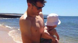 Iker Casillas y Sara Carbonero enseñan a su hijo Martín el mar: 
