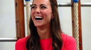 Kate Middleton muestra su lado más solidario y divertido en su visita a una escuela de Londres