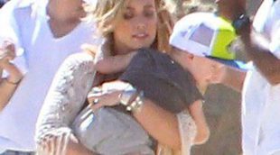 Hilary Duff graba nuevo videoclip en Malibú acompañada de su hijo Luca