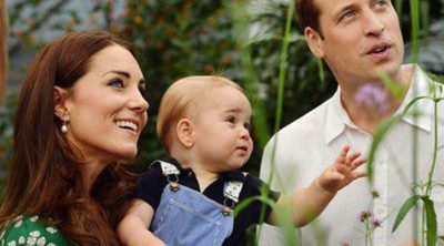 El Príncipe Jorge celebra su primer cumpleaños con unas fotos oficiales junto al Príncipe Guillermo y Kate Middleton