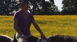 Elsa Pataky celebra su 38 cumpleaños entre flores con Chris Hemsworth y montando a caballo