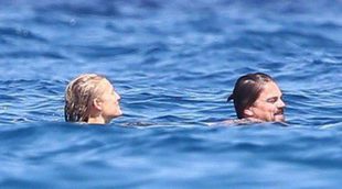 Leonardo DiCaprio y Toni Garrn se relajan a bordo de un yate en Saint Tropez