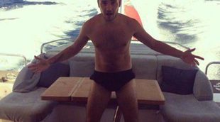 Liam Payne muestra su desmejorado torso mientras fuma y bebe a bordo de un yate