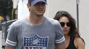 Mila Kunis presume de embarazo saliendo de compras con Ashton Kutcher
