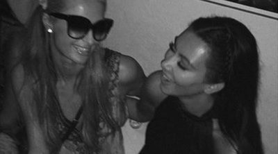 Kim Kardashian y Paris Hilton comparten risas y confidencias en Ibiza