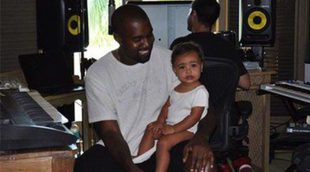 Kanye West acude al trabajo acompañado de la pequeña North West