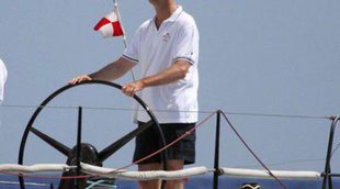 Felipe VI se sube a bordo del Aifos para participar en sus primeras regatas en Mallorca como Rey
