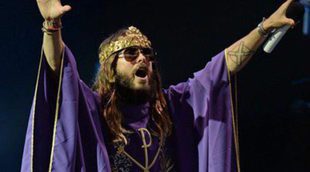 Jared Leto riza el rizo y se viste de Jesucristo en un concierto de Thirty Seconds to Mars