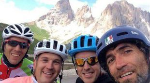 Fernando Alonso cambia el coche de carreras por la bici durante sus vacaciones en Italia