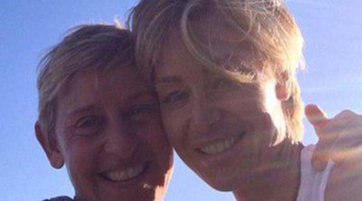 Portia De Rossi sorprende a Ellen DeGeneres con un mensaje en el cielo en su sexto aniversario de boda
