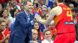 El Rey Felipe VI, Amaia Salamanca y Eloy Azorín apoyan a la selección española de baloncesto antes del Mundial