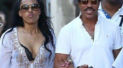 Lionel Richie y su novia pasean su amor durante una jornada de compras por Saint Tropez