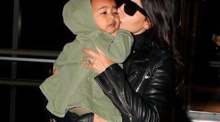 Kim Kardashian, muy cariñosa con su hija North West mientras pasea con Kanye West por Filadelfia