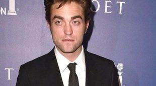 Robert Pattinson se deja ver por Venice Beach con su nueva novia Tahlilah Debrett Barnett