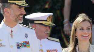 El Rey Felipe VI cena con sus compañeros de la Escuela Naval de Marín sin la presencia de Doña Letizia