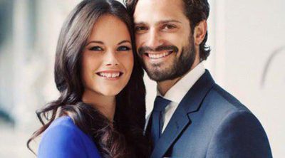 Carlos Felipe de Suecia y Sofia Hellqvist, enamorados y sonrientes en sus fotos oficiales