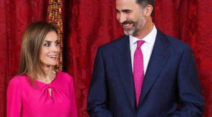Los Reyes Felipe y Letizia reciben al presidente de Honduras y a su esposa muy conjuntados y sonrientes