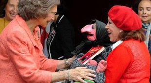 Mary Carmen y sus Muñecos y Doña Rogelia, solidarias con la Reina Sofía en el Día de la Banderita