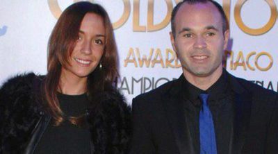 Andrés Iniesta recoge el Golden Foot 2014 acompañado por su mujer Anna Ortiz