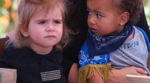 Kourtney y Kim Kardashian eligen las calabazas de Halloween 2014 junto a sus hijos