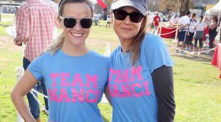 Reese Witherspoon y Renee Zellweger participan en una carrera contra la ELA en Los Ángeles