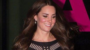 Kate Middleton presume de embarazo con un sorprendente look premamá