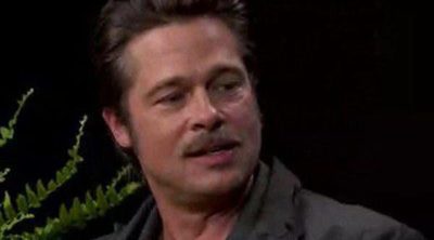 Brad Pitt escupe un chicle a la cara de Zach Galafianakis