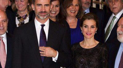 Los Reyes Felipe y Letizia, entre periodistas en la entrega del Premio 'Francisco Cerecedo' 2014