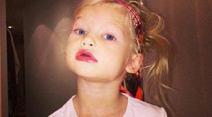 Jessica Simpson comparte fotos de su hija Maxwell posando con los labios pintados