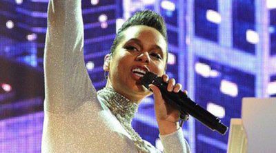 Alicia Keys luce su avanzadísimo embarazo sobre el escenario de los MTV EMA 2014