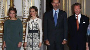 Los Reyes Felipe y Letizia inician su visita a Luxemburgo con un encuentro con la Familia Ducal