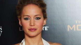 El descuido de Jennifer Lawrence en la fiesta de 'Sinsajo': su escote deja al descubierto parte de su pecho