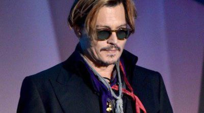 Johnny Depp aparece borracho en la gala de los Hollywood Film Awards