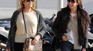 Mila Ximénez se divierte con su hija Alba Santana yendo de compras por Madrid