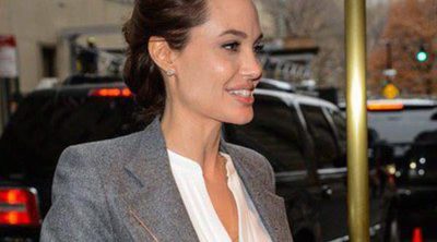 Angelina Jolie reaparece sonriente tras el accidente de coche que sufrió con su chófer