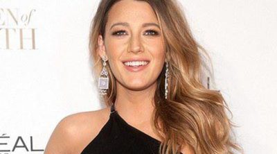 Blake Lively presume de embarazo en los 'Annual Women of Worth Awards 2014'