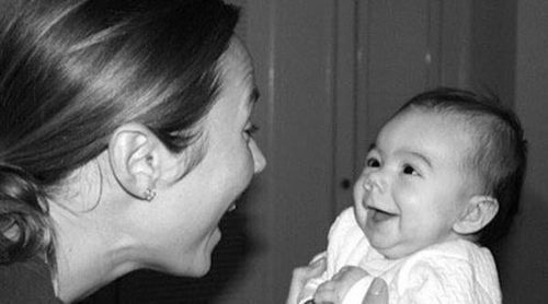 Stacy Keibler presenta a su hija Ava Grace con una tierna imagen