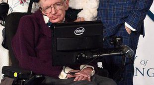 Stephen Hawking asiste con su primera esposa Jane Wilde al estreno de su biopic 'La Teoría del Todo'