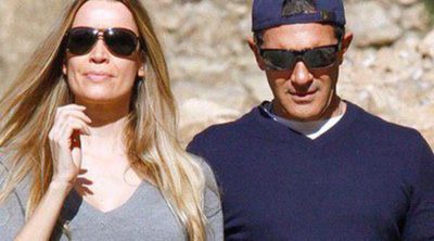 Antonio Banderas y su novia Nicole Kimpel, dos senderistas en El Caminito del Rey de Málaga