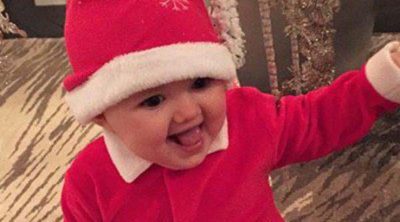 Tamara Ecclestone disfruta de la Navidad junto a la pequeña "Mamá Noel" Sophia