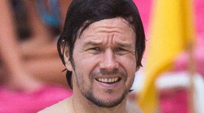 Mark Wahlberg presume de músculos y se marca "un calvo" durante sus vacaciones navideñas en Barbados