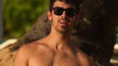 Joe Jonas aprovecha sus vacaciones navideñas en Hawai