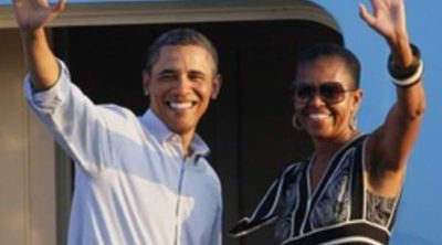 Barack Obama regresa a Washington tras pasar unos días en Hawai con su esposa Michelle y sus hijas
