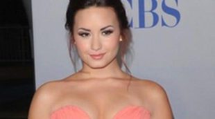 Una sugerente foto de Demi Lovato enseñando el sujetador desata la polémica